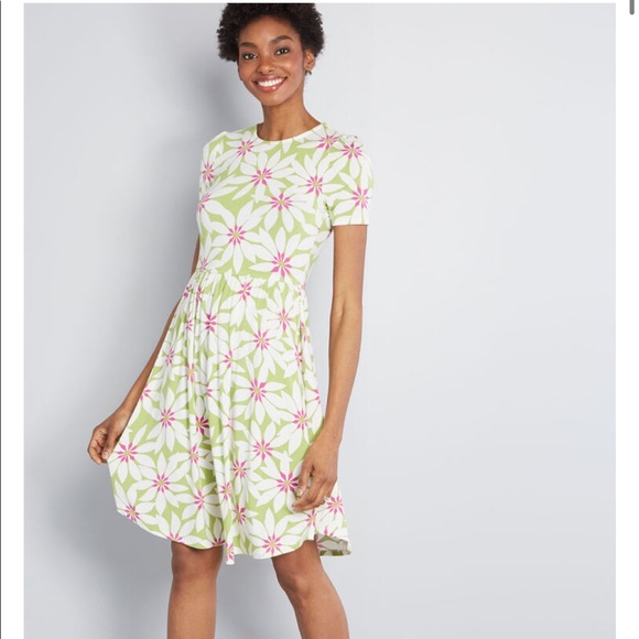 Modcloth Dresses & Skirts - Modcloth Ensemble Observation Knit Dress Green